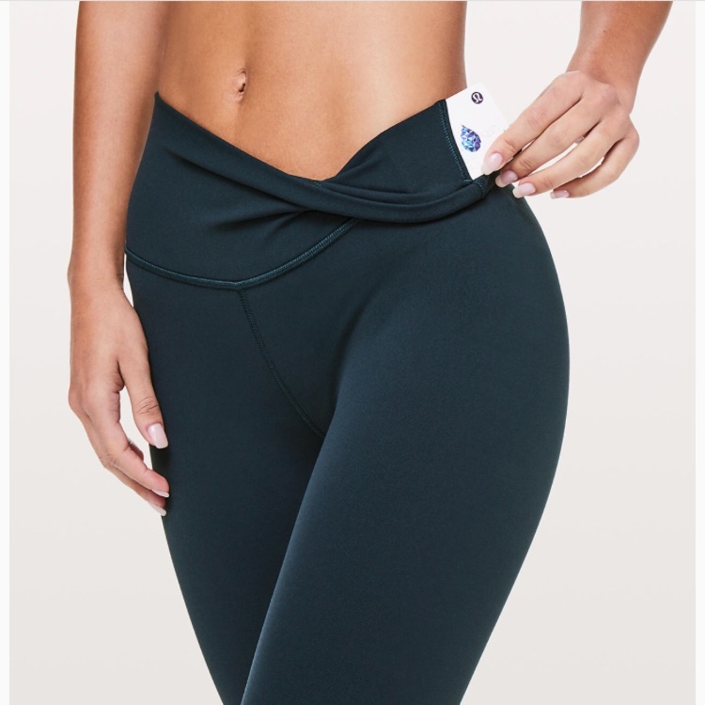 Women’s LULULEMON wunder under size 8 leggings